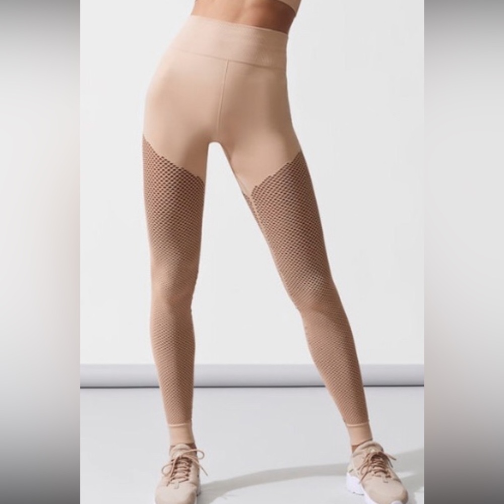 Carbon38 Womens SZ Medium / Large Light Peach Tan Athletic Leggings Angular Mesh